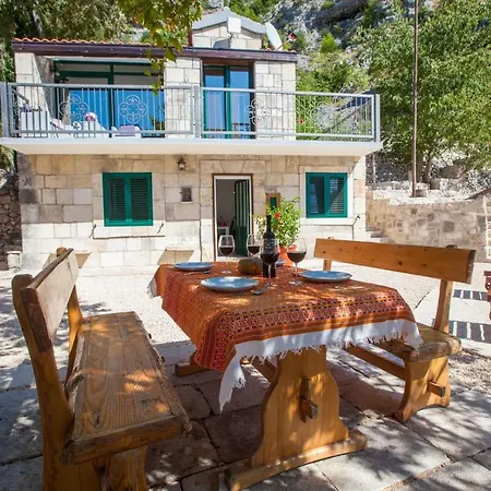 Klara Villa *